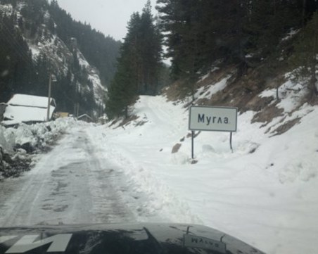 След 6 дни: Пуснаха тока в смолянското село Мугла