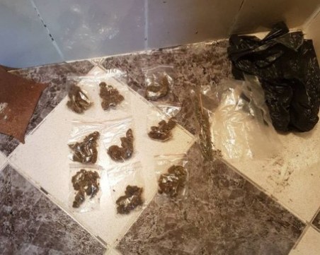 След акция край Пловдив: Заловиха 21-годишен дилър