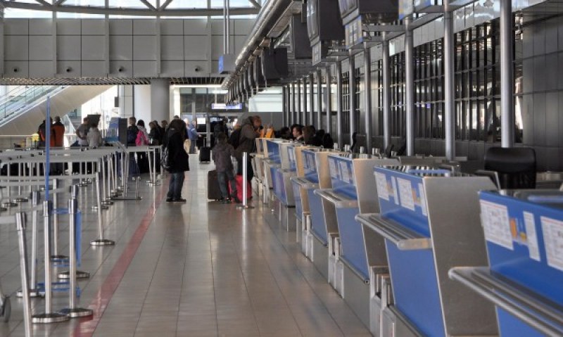 Предотвратиха трафик на оръжие на летище София