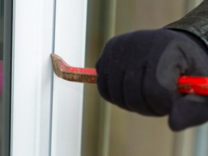 Арестуваха тийнейджър, обрал заведение в Пазарджик