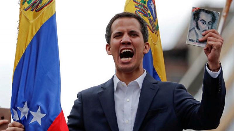 Запорира сметките на самопровъзгласилия се за президент във Венецуела