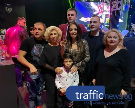 300 приятели, певци и кметове дойдоха в ОNYX, за да празнуват с Ивана! СНИМКИ+ВИДЕО