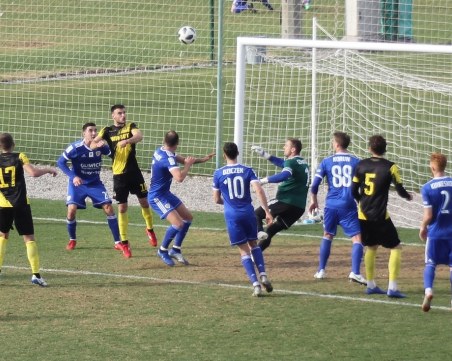 Ботев с първа загуба в контролите