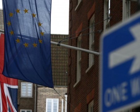 Над 90 000 българи трябва да си извадят нови паспорти във Великобритания