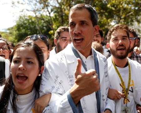 Напрежението във Венецуела продължава! Гуайдо излезе на протест