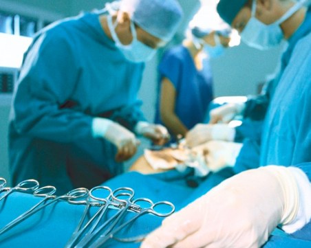 Отстраниха 10-килограмов тумор от гърдата на жена в Пловдив