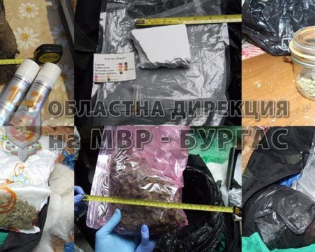 Седем души, между които и жена, са задържани за разпространение на наркотици в Бургас СНИМКИ