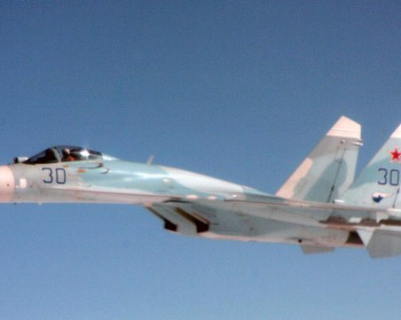 Су-27 избутва F-15 във въздуха ВИДЕО