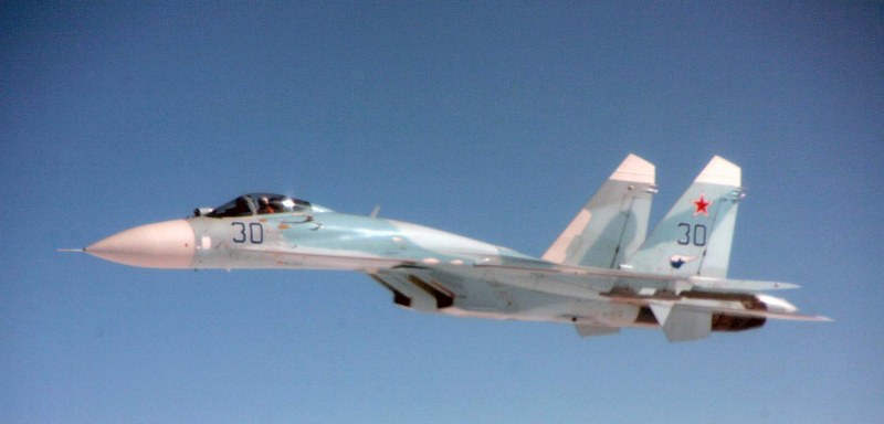 Су-27 избутва F-15 във въздуха ВИДЕО