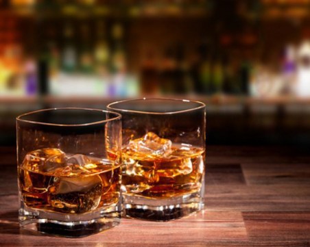 Евростат: Българите харчат по 400 лева на месец за алкохол