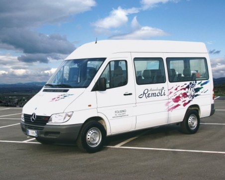 Хванаха 7 мъже докато разкомплектоват краден микробус