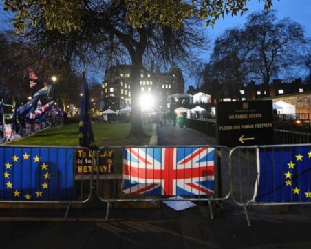 Имат ли право да останат българите след Брекзит? Пишат им писма от британското МВР