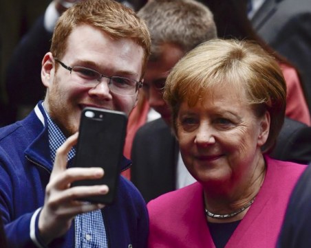 Меркел спира Facebook акаунта си