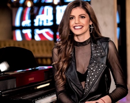 Михаела Филева пее на влюбени край Пловдив! Вижте къде