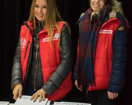 Наградиха доброволците, участвали в откриващия спектакъл на ЕСК в Пловдив СНИМКИ