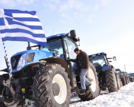Отново протест в Гърция! Земеделци блокират пътищата в страната