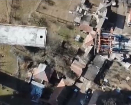 Пълен абсурд! Къщи в Габрово се озоваха под мост, хората се вдигат на протест