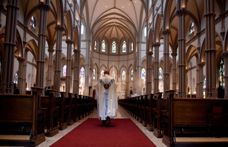 Католическата църква разкри имената на 300 свещеници педофили