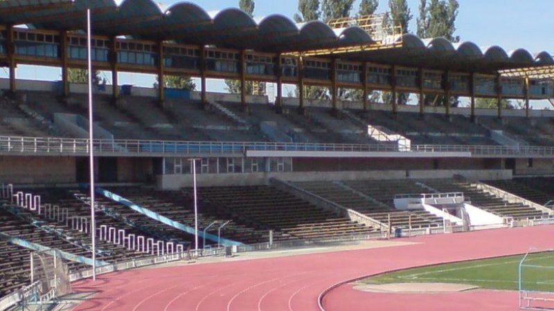 Стадион Пловдив остава с писта, световно по футбол – само на Лаута