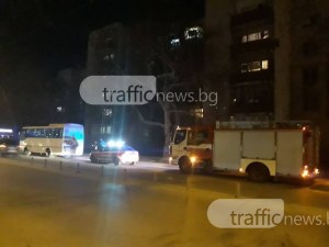 Такси засече пътя на автобус в Пловдив, качи го на островче и избяга СНИМКИ