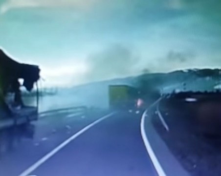 Български тираджия загина в Румъния след челен удар с друг камион ВИДЕО