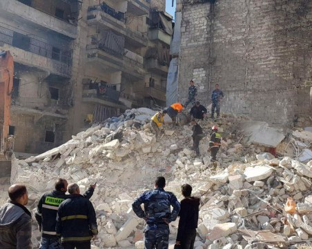 Срути се 5-етажен жилищен блок в Алепо СНИМКИ