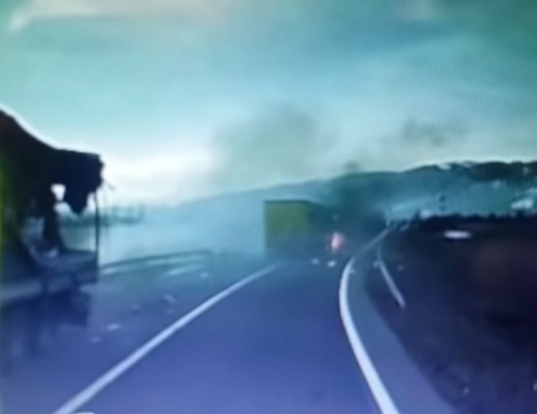 Български тираджия загина в Румъния след челен удар с друг камион ВИДЕО
