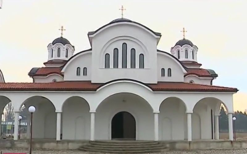 Храм, изграден с помощта на дядо Добри, отвори врати