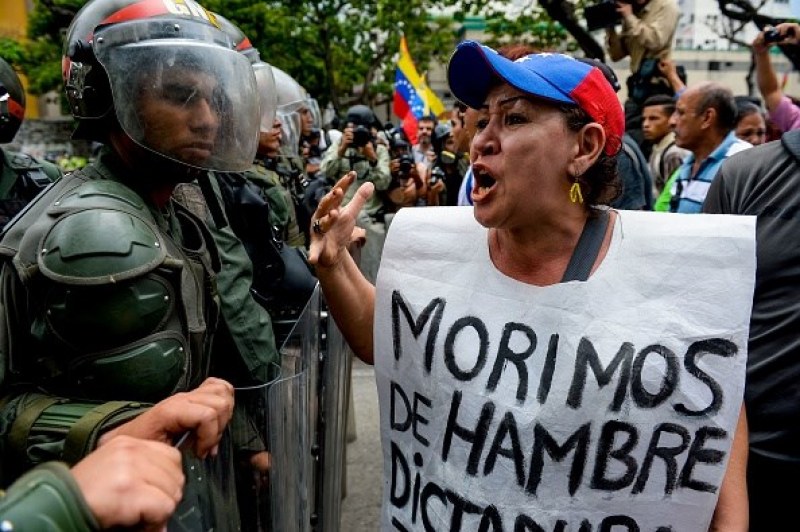 Преврат? Високопоставен генерал мина на страната на опозицията във Венецуела