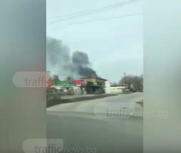 Роми отново обгазиха Пловдив! Черен дим от горящи гуми се извиси над “Източен“ ВИДЕО