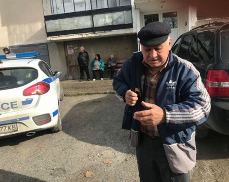 Безчинство в Казанлък! Трима пребиха дядо заради мобилен телефон и чанта с покупки СНИМКИ