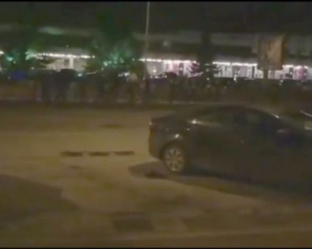 Фенове на Локото и Ботев си мерят простотията с юмруци посред нощ в Пловдив ВИДЕО 18+