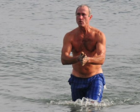 На плаж през февруари: Термометрите в Бургас показват 14 градуса СНИМКИ