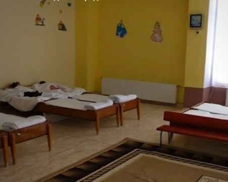 След псувните, ударите, обидните думи, и то на турски... върнаха на работа медсестри в ясла