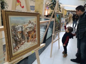Цветни картини оживяха в изложба в пловдивски мол СНИМКИ