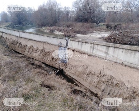 Чепеларска напът да залее Катуница, подпорната стена е пред срутване