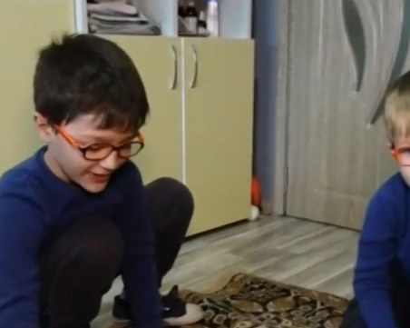 Две братчета от Русе се борят с тежко заболяване, имат нужда от помощ ВИДЕО