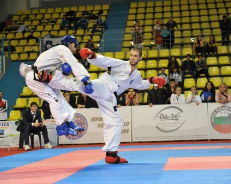 Пловдивчани се върнаха със златни медали от шампионат таекуон-до Благоевград