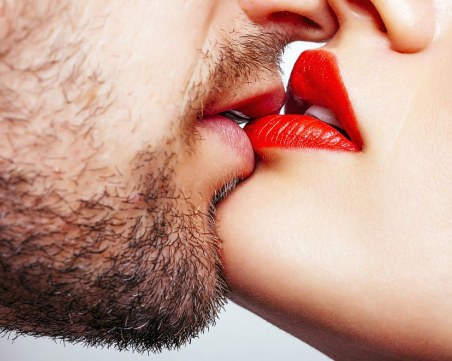 Шест неща, които да не правите, докато се целувате