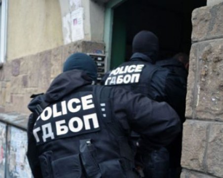 Банда продавала автомати по 3 000 лева