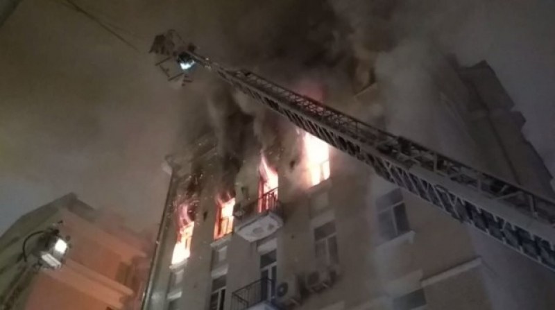 Четирима души загинаха при пожар в жилищна сграда в центъра на Москва