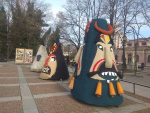 Страшни кукерски маски гонят злите духове от Пловдив СНИМКИ