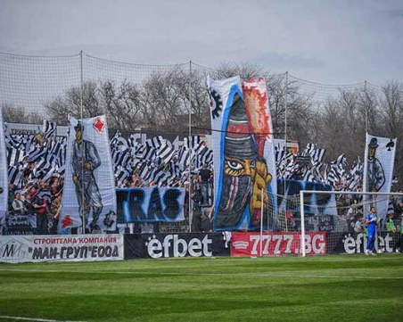 Фенклубът на Локомотив с декларация за събитията с Колежа