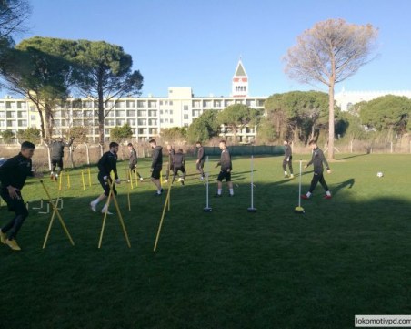 Локо играе срещу сърби днес в Турция