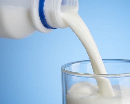 Правят тениски от мляко с изтекъл срок на годност