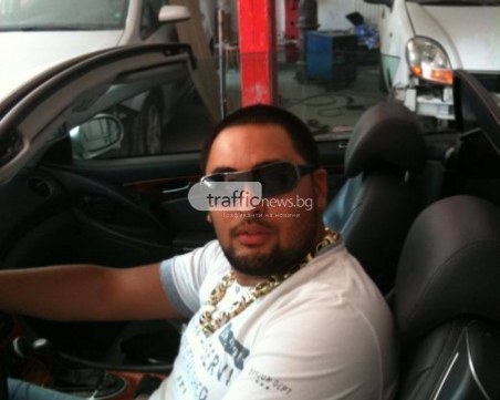 Зевзеците от Фейсбук грабнаха мнимите слепци с мерцедеси от Долни Дъбник