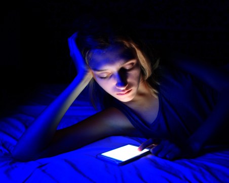 Спахте ли снощи? Не сте! Мори ви синята светлина