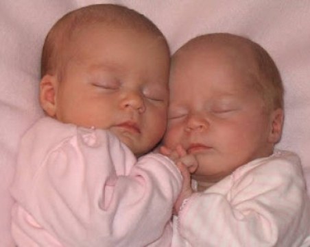 Такъв бум лекарите не помнят! Осем двойки близнаци само за 10 дни в Бургас