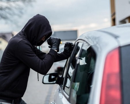 Удар на автоджамбазите в Пловдив! Разбиха и обраха две коли край Столипиново