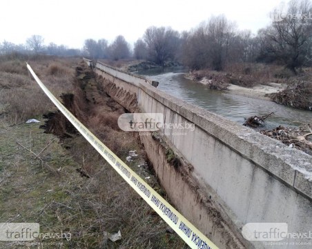 Укрепват подпорната стена на Чая, Нено Димов идва до реката